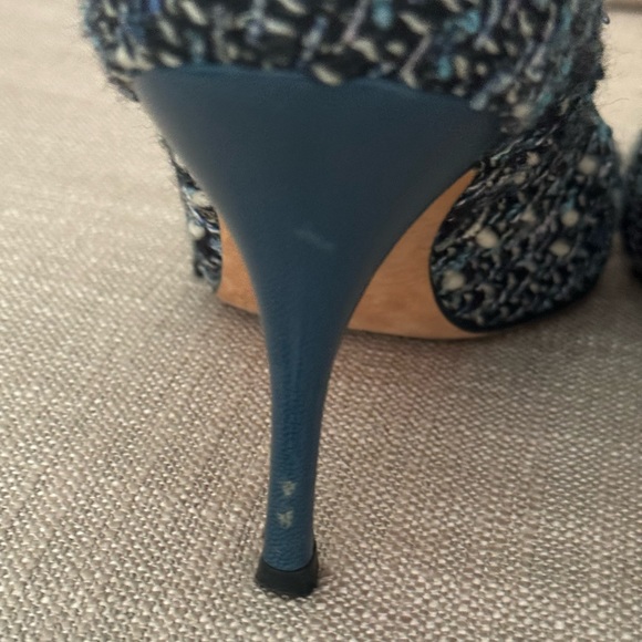 COPY - Manolo Blahnik Tweed Printed Pumps - Picture 6 of 7